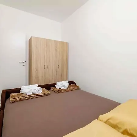 Apartment In 15435 *