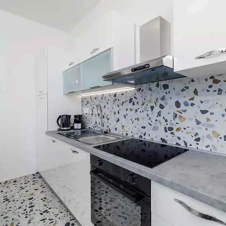 In 15435 Apartment